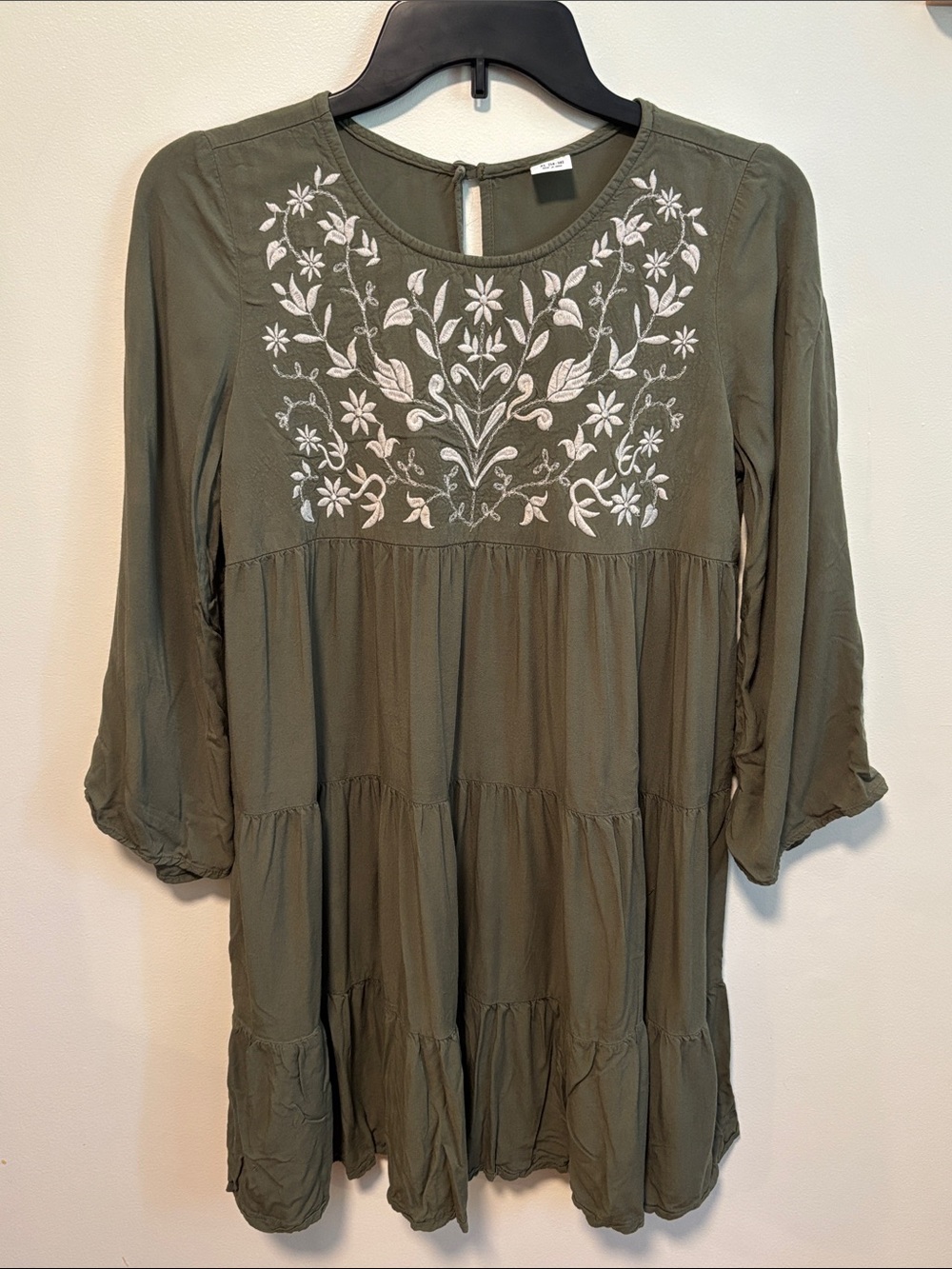 ⭐ 3 for $15 Crazy 8 Olive Green Tiered Dress with White Floral Embroidery